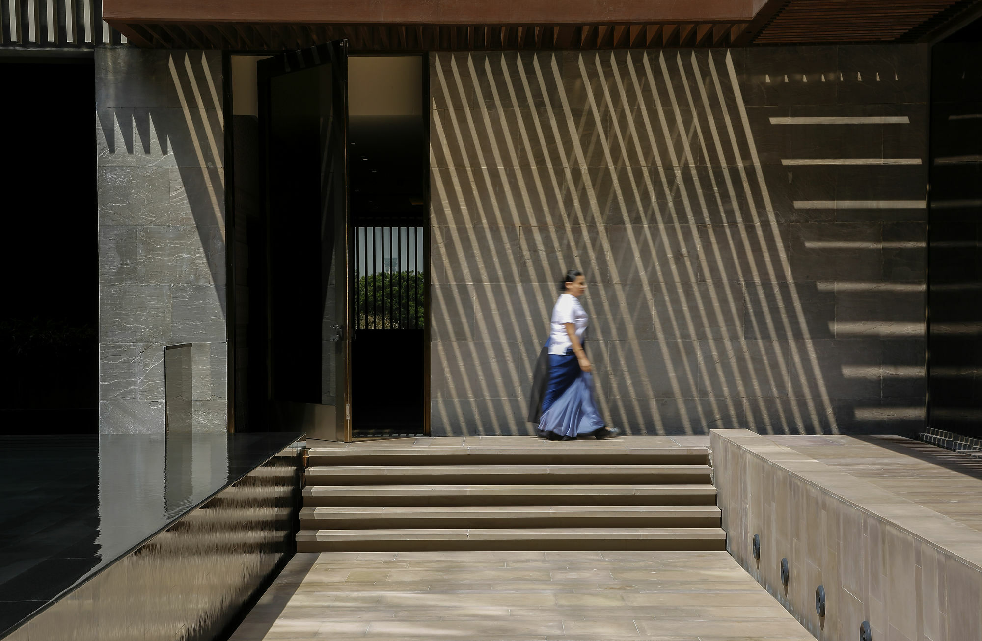 Roseate House New Delhi Nova Deli Exterior foto The entrance of the museum
