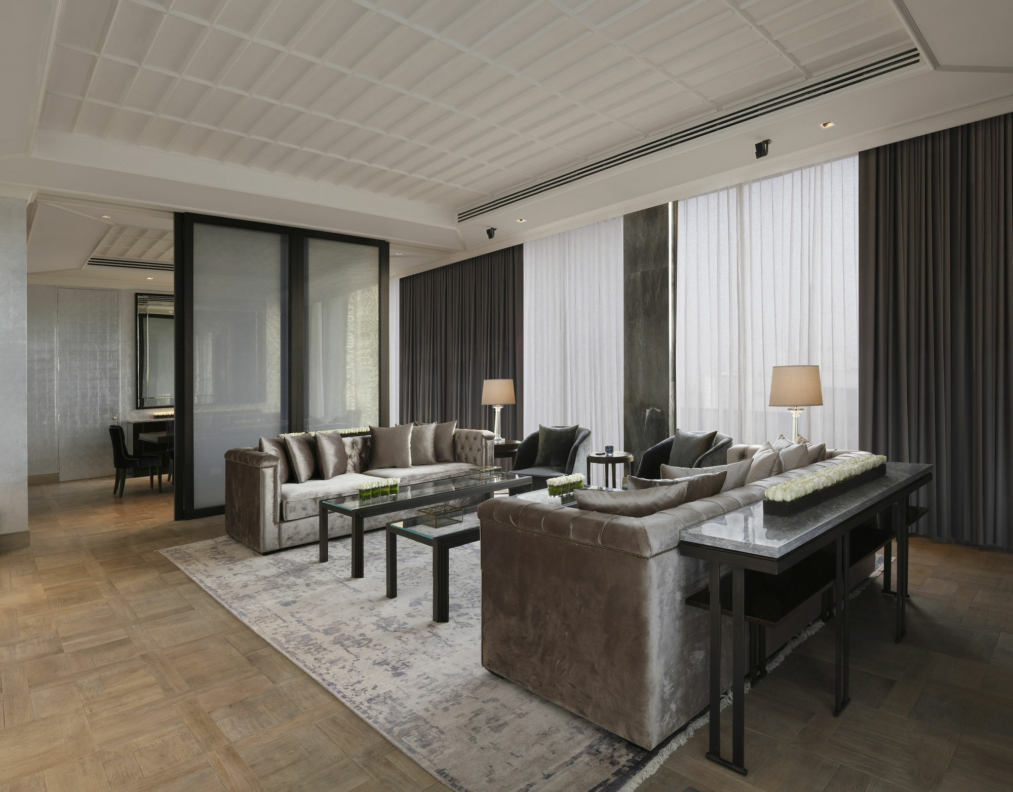 Roseate House New Delhi Nova Deli Exterior foto The living room of a three-bedroom suite at The Ritz-Carlton, Hong Kong