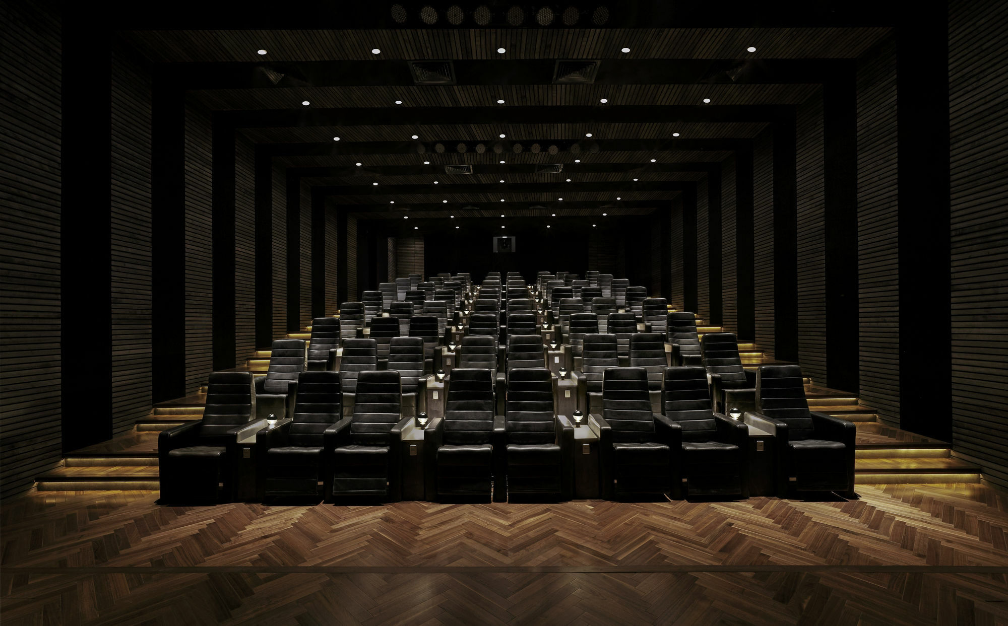 Roseate House New Delhi Nova Deli Exterior foto The interior of the main auditorium